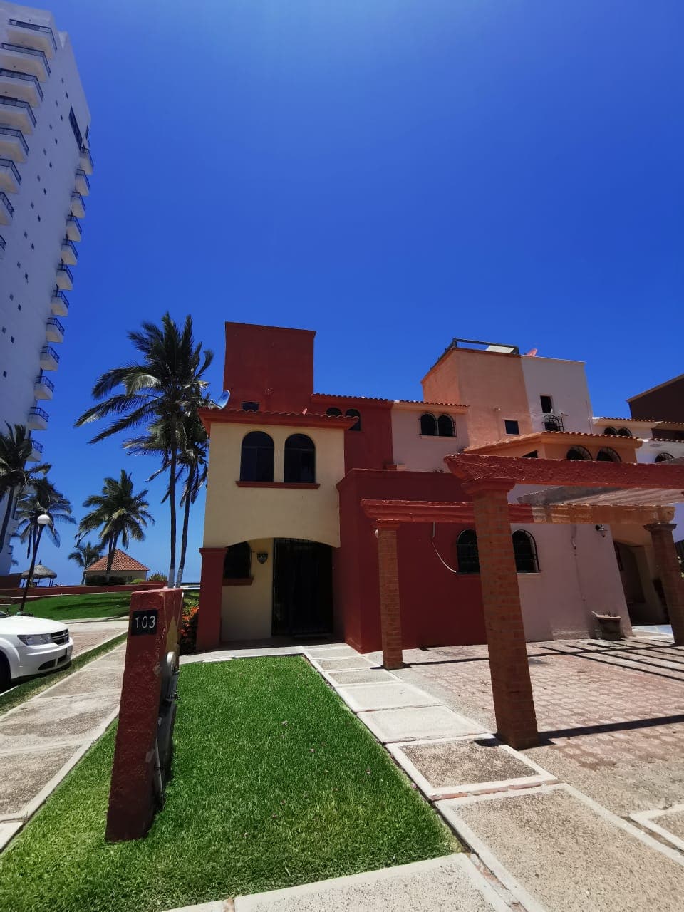 Villa 103, fotografía 2 de 24